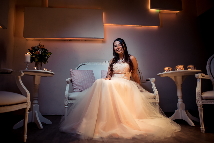 Fiesta de 15 años Agostina, en salon de fiesta life en rosario. Produccion de fotografia y video por marcelo genetti, Funxv foto y video de 15 años, en funes, rosario.