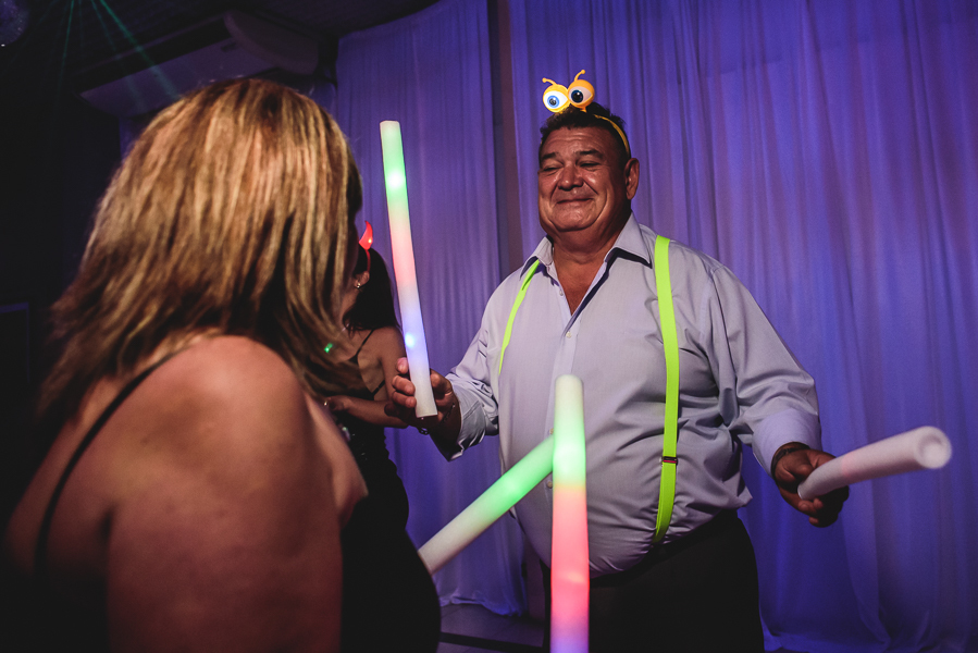 Unas fotos de lo que fue la gran noche de la Fiesta de 15 Años de Agustina, comenzamos desde muy temprano realizando las fotos de sus preparativos, donde tanto maquilladora y peinadora trabajaron para que  Agus este mas brillante que nunca.