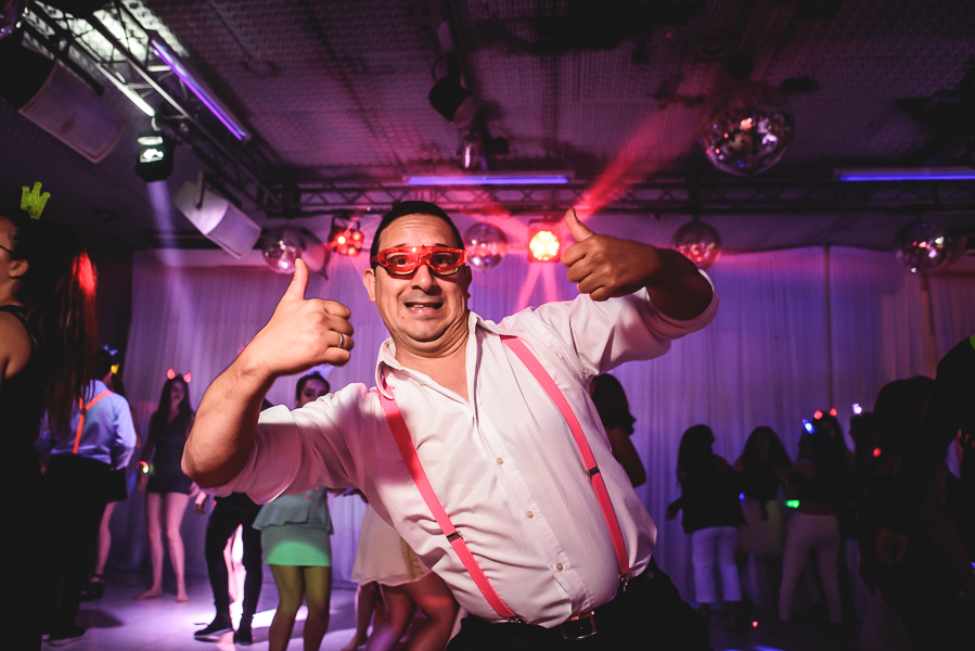 Unas fotos de lo que fue la gran noche de la Fiesta de 15 Años de Agustina, comenzamos desde muy temprano realizando las fotos de sus preparativos, donde tanto maquilladora y peinadora trabajaron para que  Agus este mas brillante que nunca.