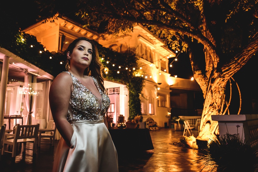 Unas fotos de lo que fue la gran noche de la Fiesta de 15 Años de Agustina, comenzamos desde muy temprano realizando las fotos de sus preparativos, donde tanto maquilladora y peinadora trabajaron para que  Agus este mas brillante que nunca.