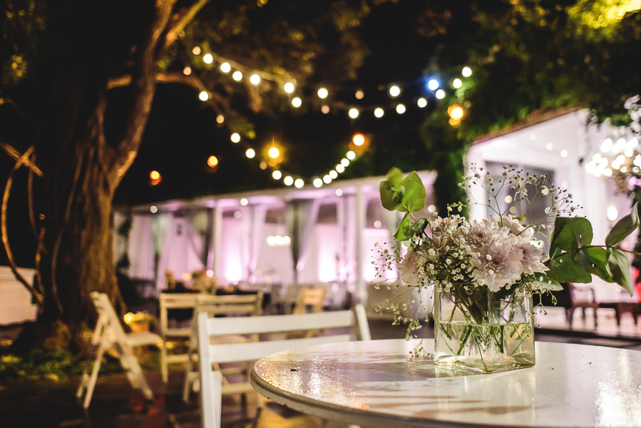 Unas fotos de lo que fue la gran noche de la Fiesta de 15 Años de Agustina, comenzamos desde muy temprano realizando las fotos de sus preparativos, donde tanto maquilladora y peinadora trabajaron para que  Agus este mas brillante que nunca.