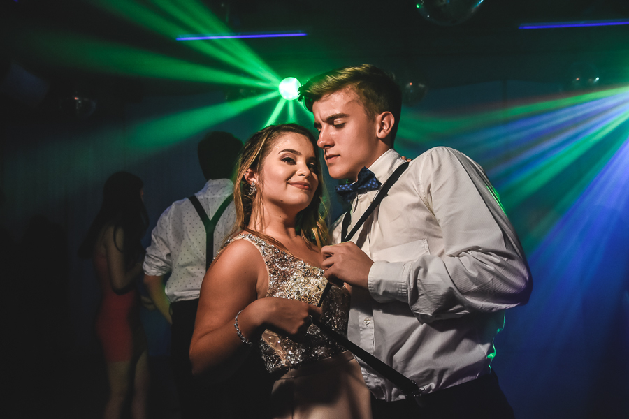 Unas fotos de lo que fue la gran noche de la Fiesta de 15 Años de Agustina, comenzamos desde muy temprano realizando las fotos de sus preparativos, donde tanto maquilladora y peinadora trabajaron para que  Agus este mas brillante que nunca.