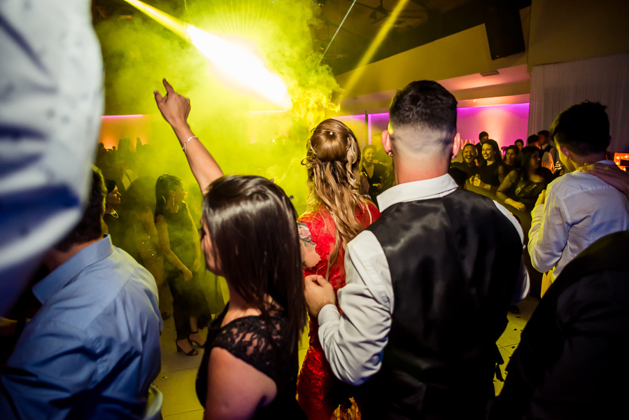 quinceañera en su fiesta de quince años