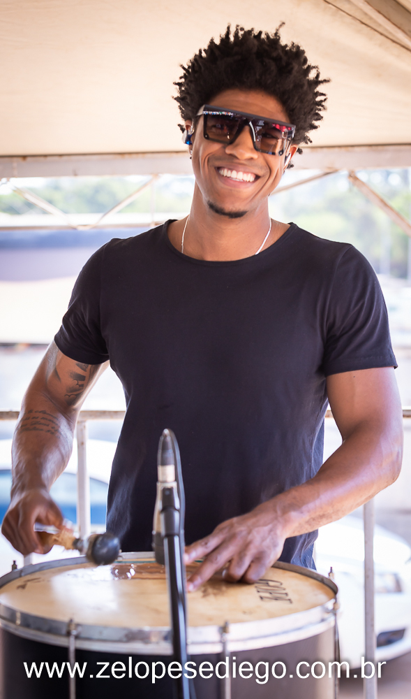 show-com-ze-lopes-e-diego-na-queima-do-alho-em-pontal-sao-paulo