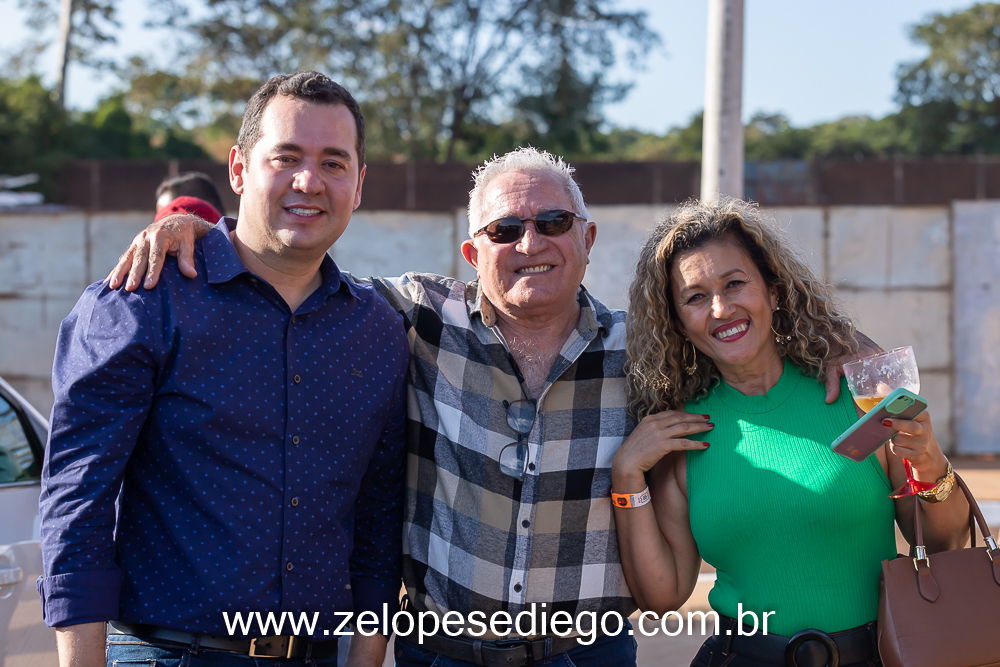 show-com-ze-lopes-e-diego-na-queima-do-alho-em-pontal-sao-paulo