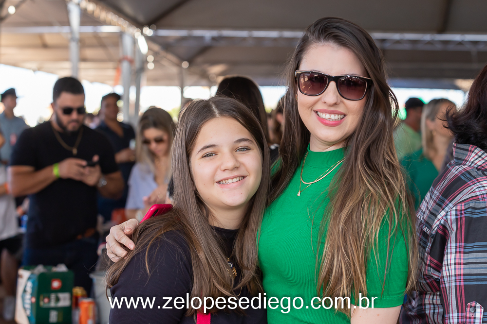 show-com-ze-lopes-e-diego-na-queima-do-alho-em-pontal-sao-paulo