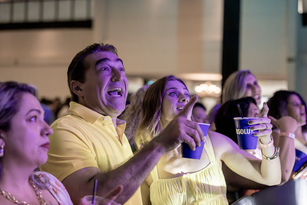 show-com-banda-na-feijoada-da-tuka-no-palco-360