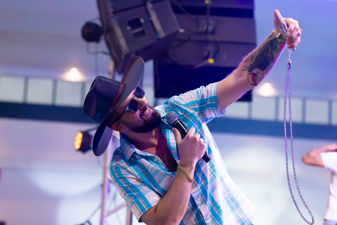 show-com-banda-na-feijoada-da-tuka-no-palco-360