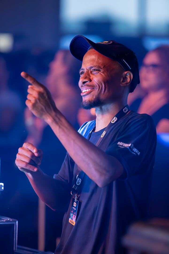 show-com-banda-na-feijoada-da-tuka-no-palco-360