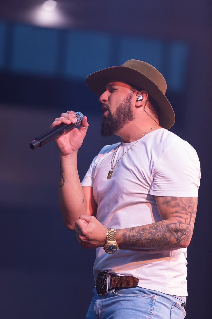 show-com-banda-na-feijoada-da-tuka-no-palco-360