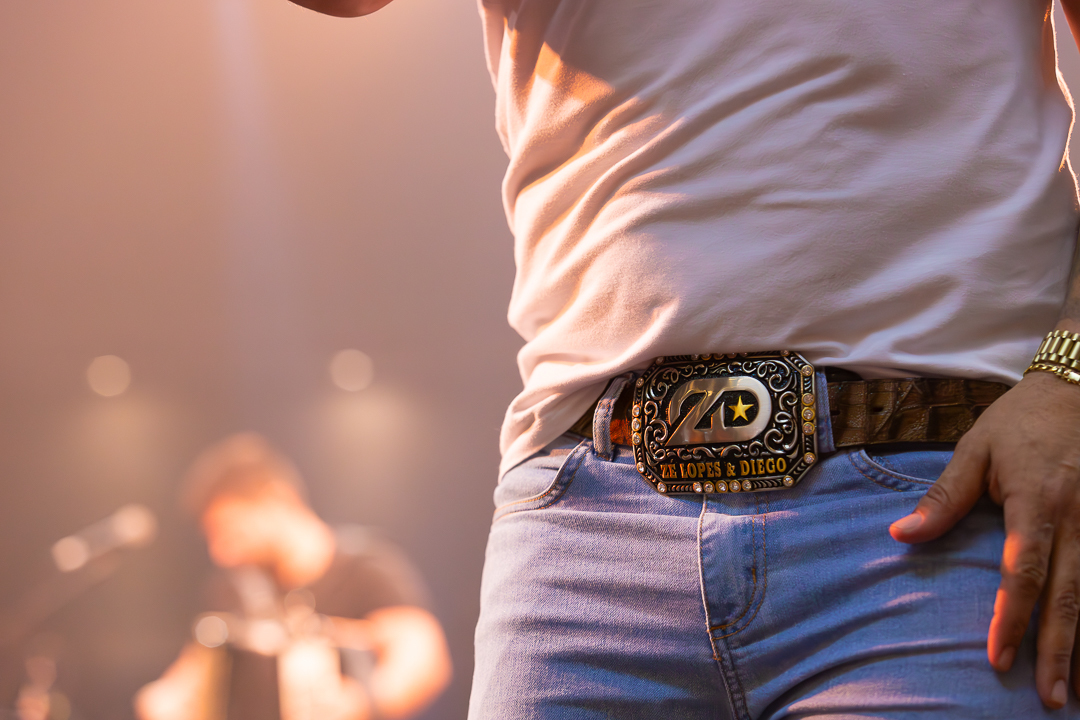 show-com-banda-na-feijoada-da-tuka-no-palco-360