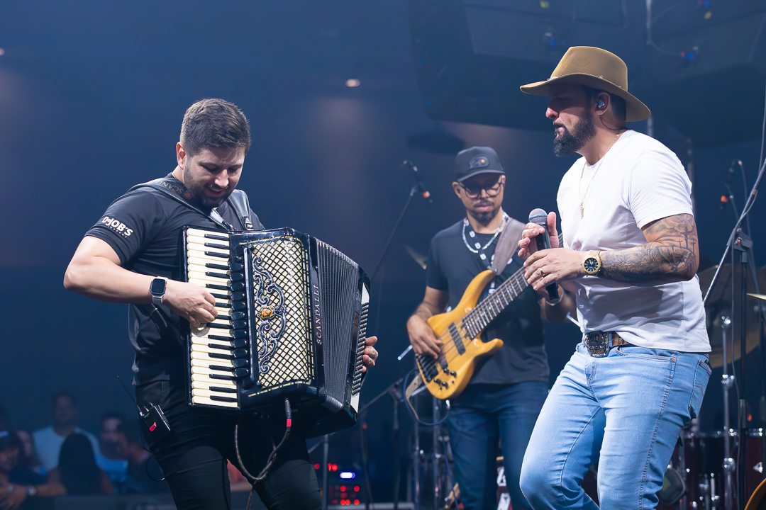 show-com-banda-na-feijoada-da-tuka-no-palco-360