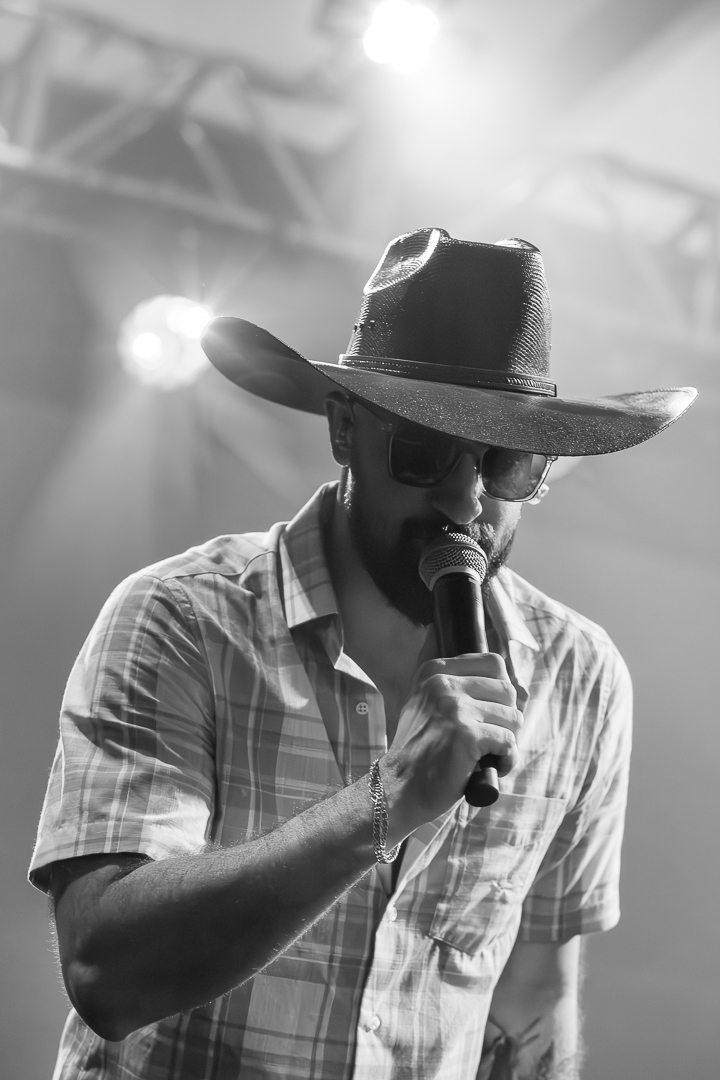 show-com-banda-na-feijoada-da-tuka-no-palco-360