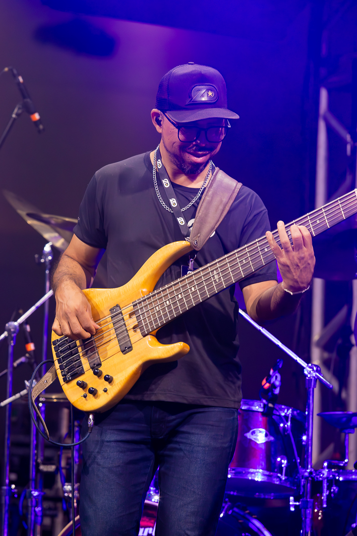 show-com-banda-na-feijoada-da-tuka-no-palco-360