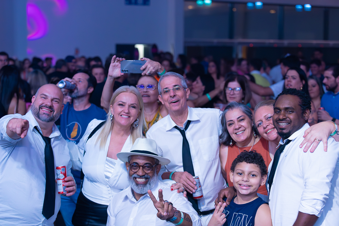 show-com-banda-na-feijoada-da-tuka-no-palco-360