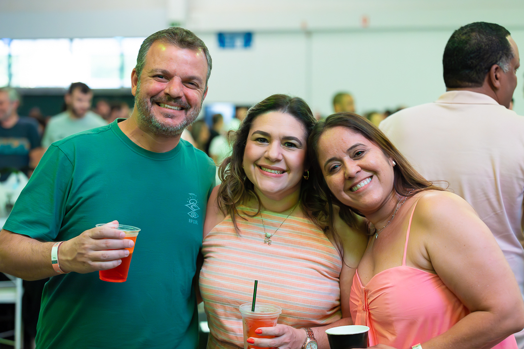 show-com-banda-na-feijoada-da-tuka-no-palco-360