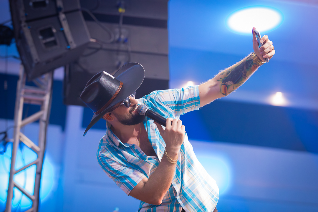 show-com-banda-na-feijoada-da-tuka-no-palco-360