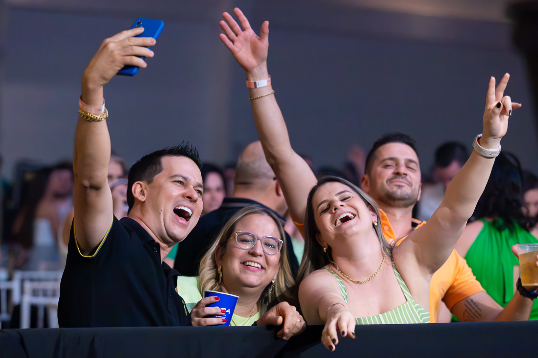 show-com-banda-na-feijoada-da-tuka-no-palco-360