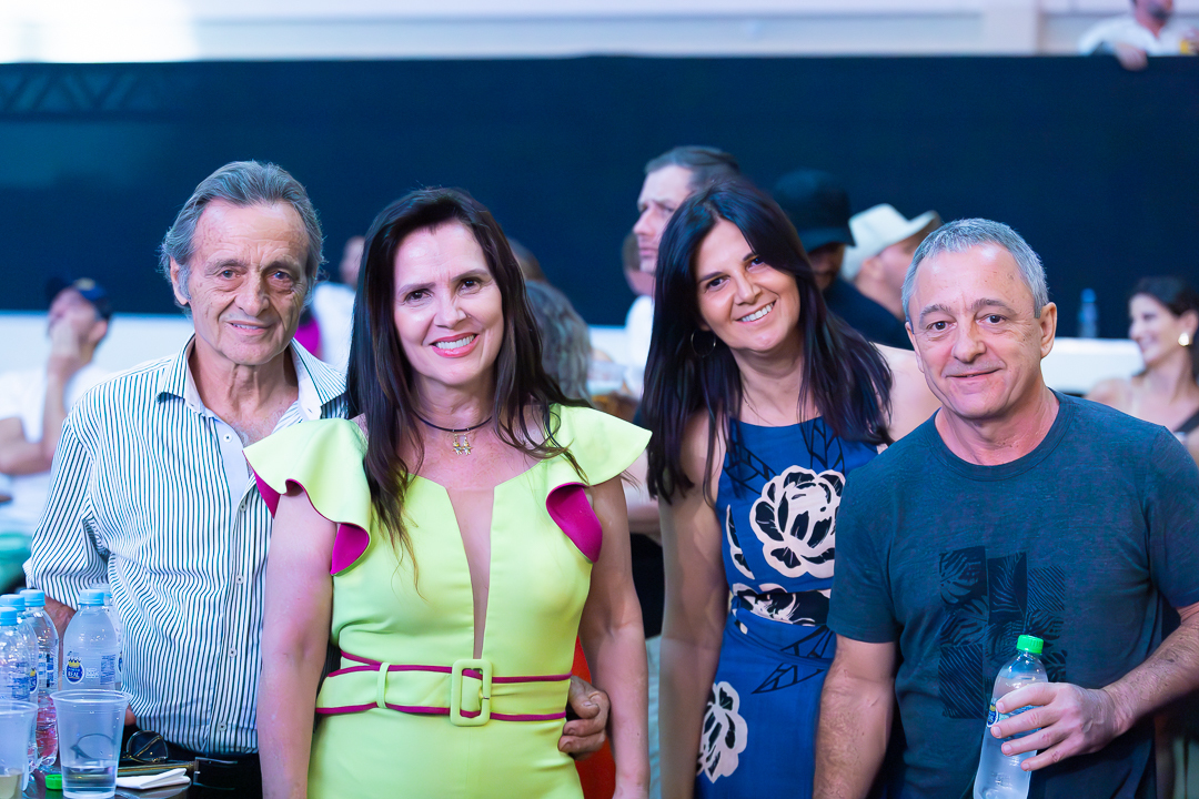 show-com-banda-na-feijoada-da-tuka-no-palco-360