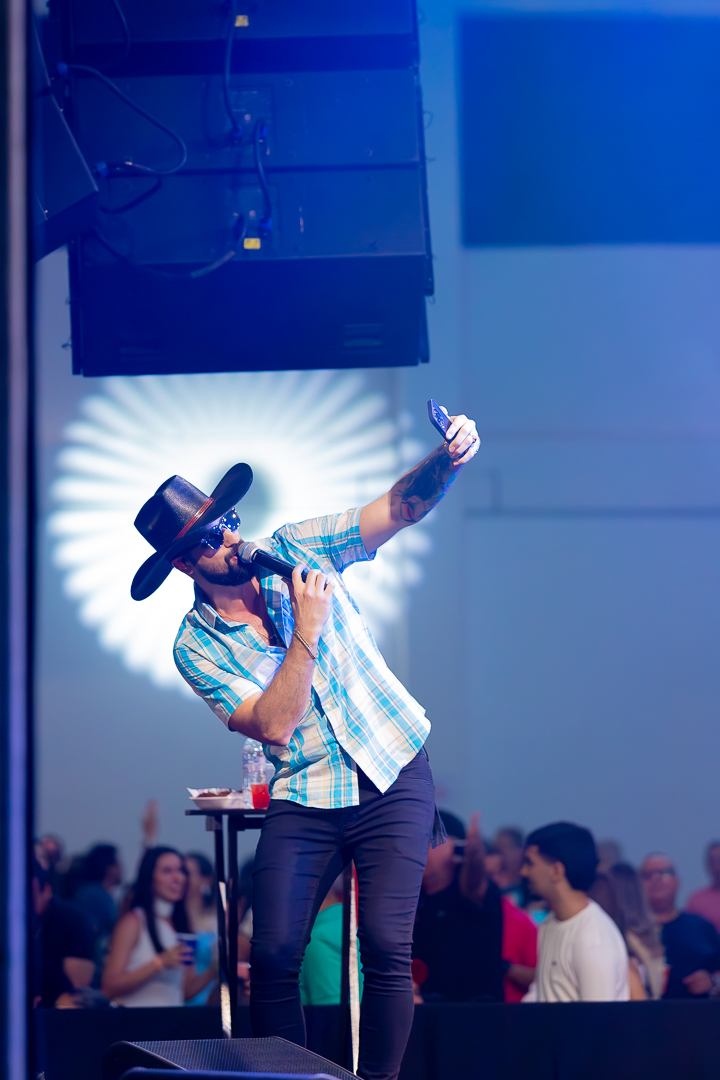 show-com-banda-na-feijoada-da-tuka-no-palco-360