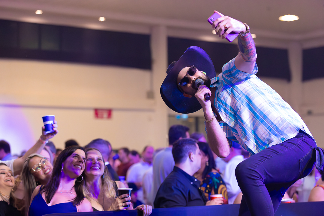 show-com-banda-na-feijoada-da-tuka-no-palco-360