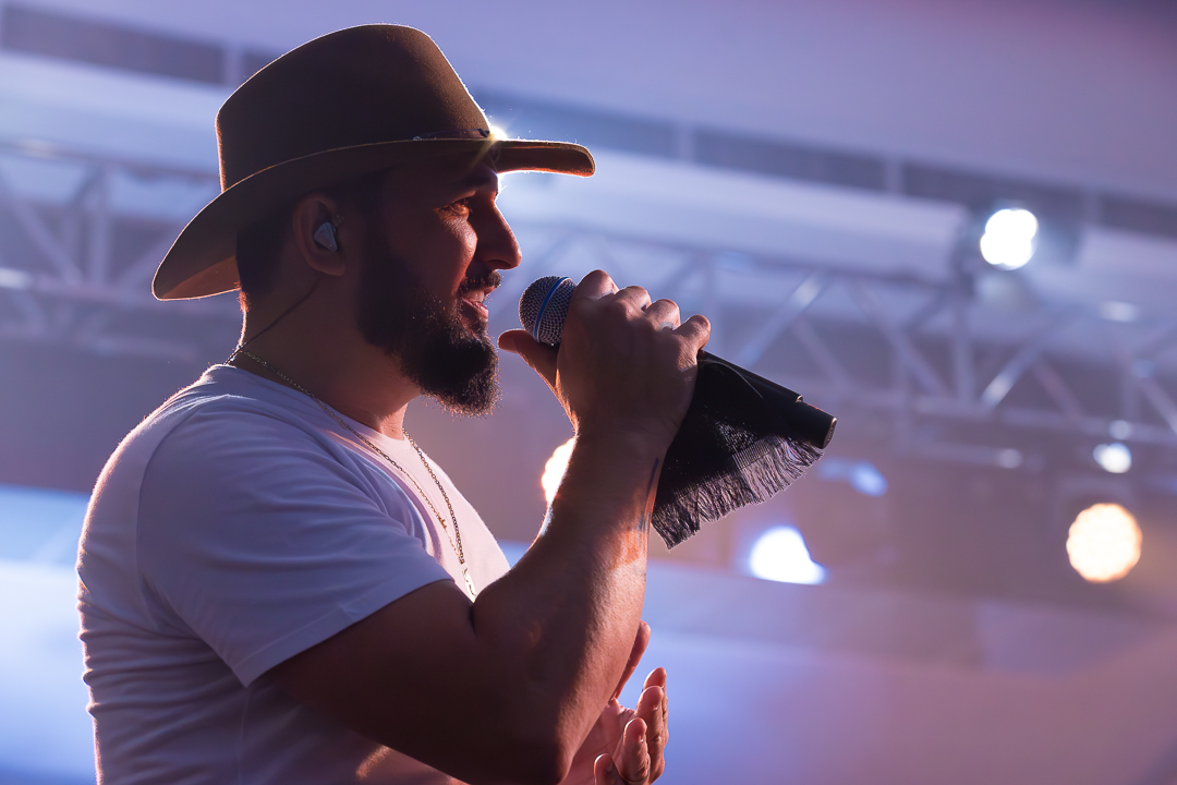 show-com-banda-na-feijoada-da-tuka-no-palco-360