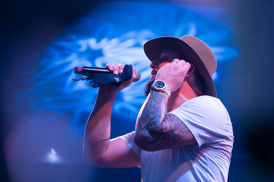 show-com-banda-na-feijoada-da-tuka-no-palco-360