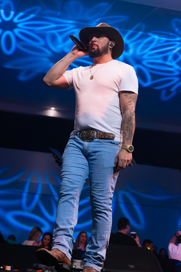 show-com-banda-na-feijoada-da-tuka-no-palco-360