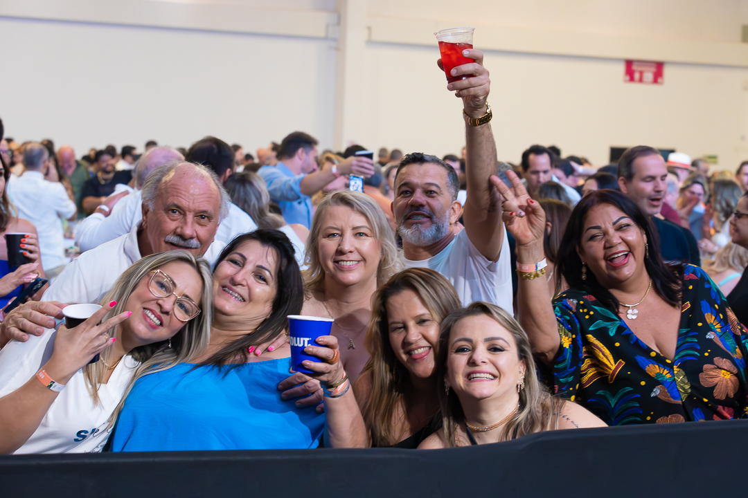 show-com-banda-na-feijoada-da-tuka-no-palco-360