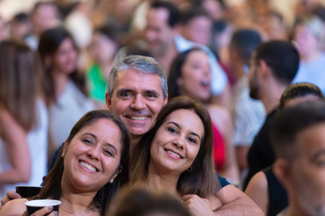 show-com-banda-na-feijoada-da-tuka-no-palco-360