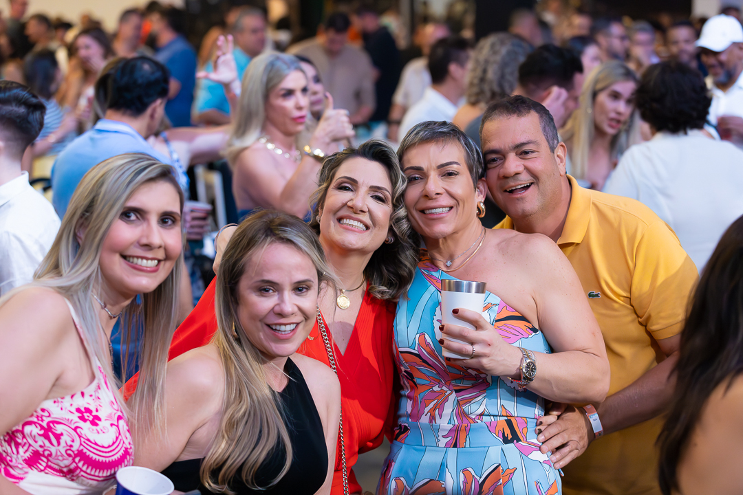 show-com-banda-na-feijoada-da-tuka-no-palco-360