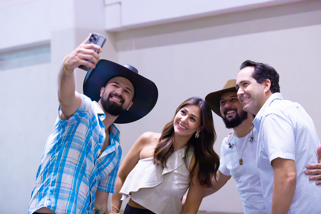 show-com-banda-na-feijoada-da-tuka-no-palco-360