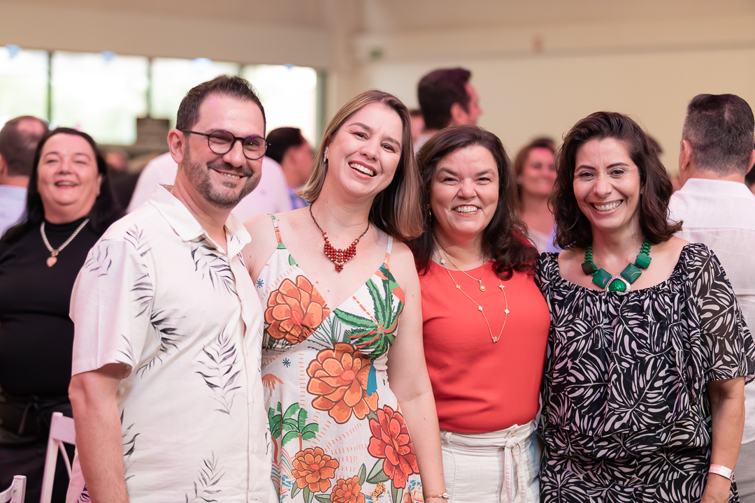 show-com-banda-na-feijoada-da-tuka-no-palco-360