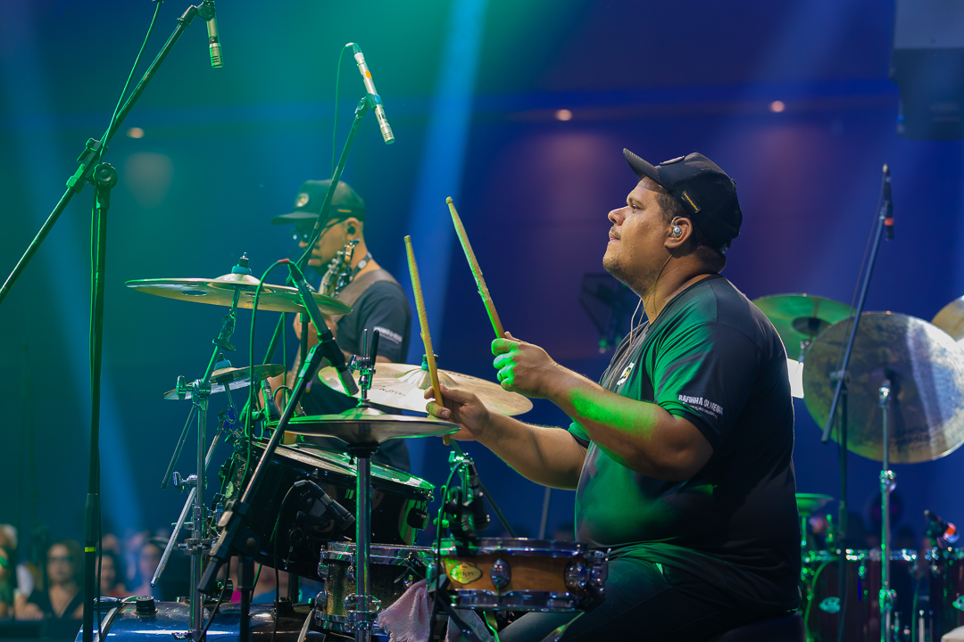 show-com-banda-na-feijoada-da-tuka-no-palco-360