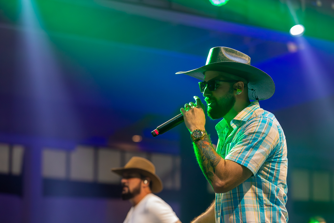 show-com-banda-na-feijoada-da-tuka-no-palco-360