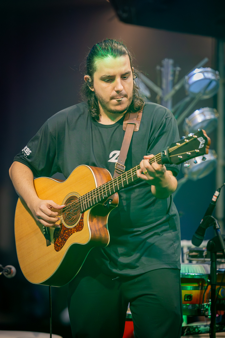 show-com-banda-na-feijoada-da-tuka-no-palco-360