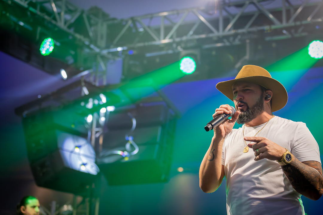 show-com-banda-na-feijoada-da-tuka-no-palco-360