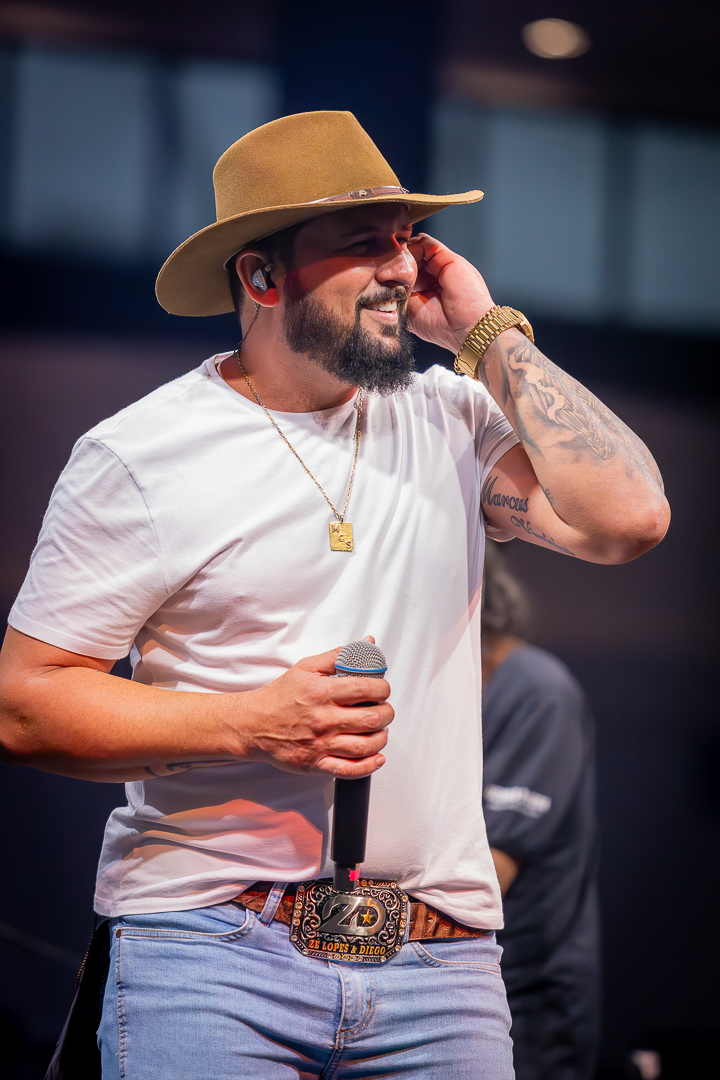 show-com-banda-na-feijoada-da-tuka-no-palco-360