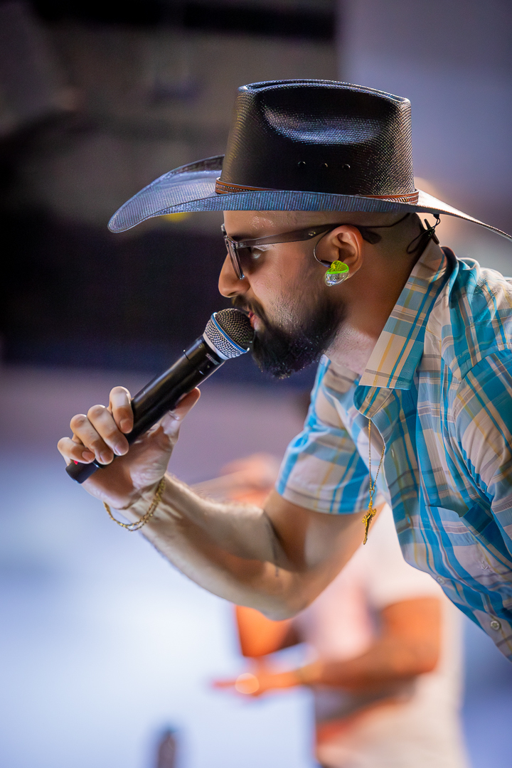 show-com-banda-na-feijoada-da-tuka-no-palco-360