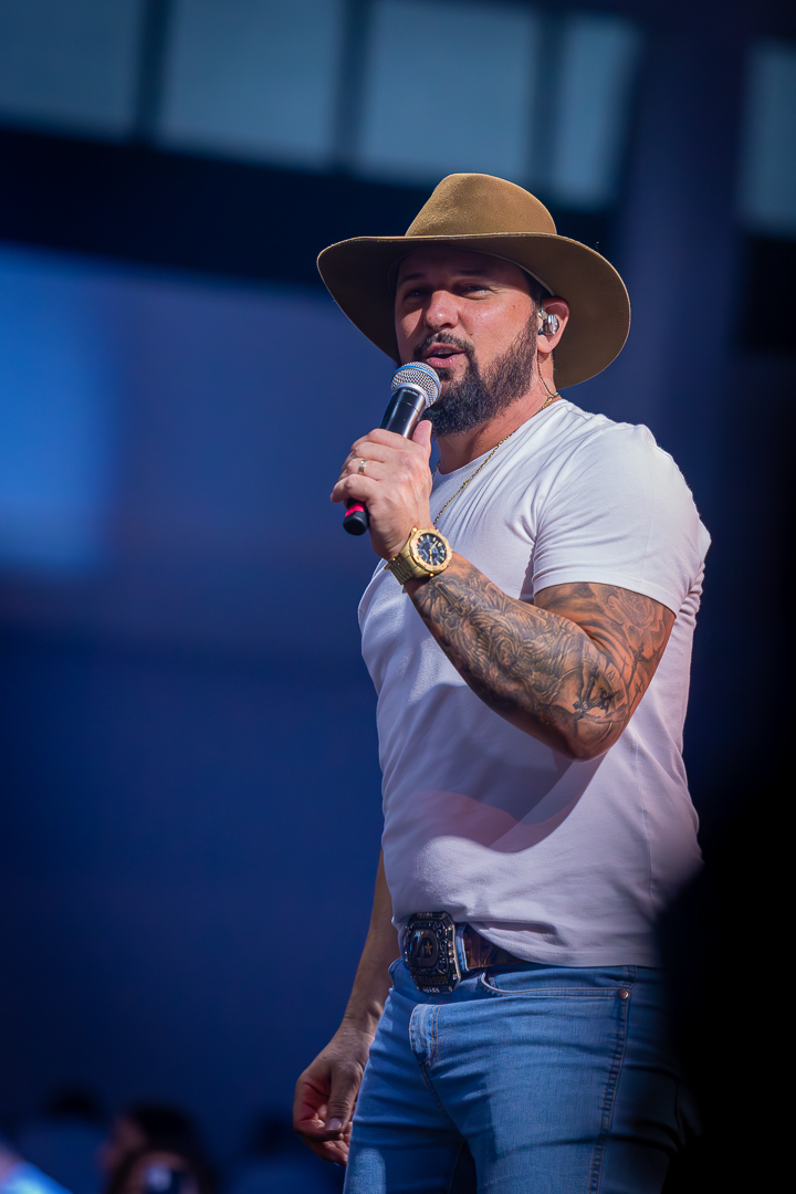 show-com-banda-na-feijoada-da-tuka-no-palco-360