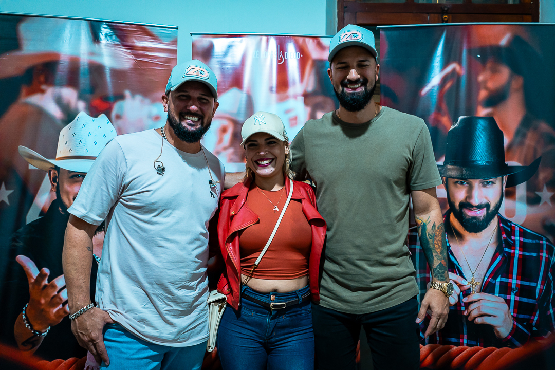 Zé Lopes e Diego no camarim antes do show da Semana da Asa 2026 em Dumont SP