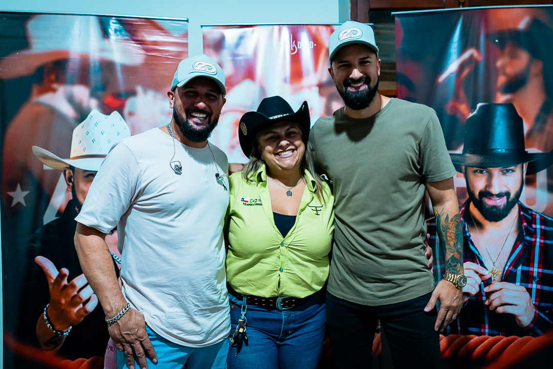 Zé Lopes e Diego no camarim antes do show da Semana da Asa 2026 em Dumont SP