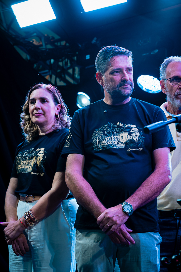 Lideranças de Dumont reunidas para celebrar os 120 anos do voo que mudou a história.