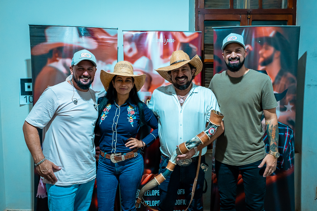 Zé Lopes e Diego no camarim antes do show da Semana da Asa 2026 em Dumont SP