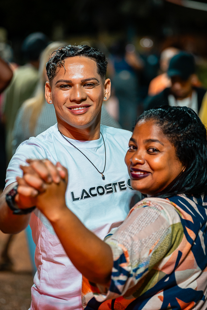 Sorrisos, abraços e muita música: Dumont mostrou como se celebra a Semana da Asa.