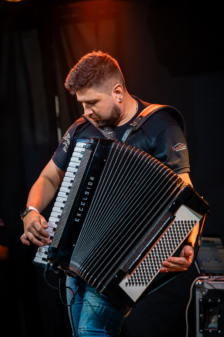 Sorrisos, abraços e muita música: Dumont mostrou como se celebra a Semana da Asa.