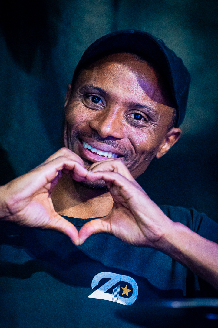 Sorrisos, abraços e muita música: Dumont mostrou como se celebra a Semana da Asa.