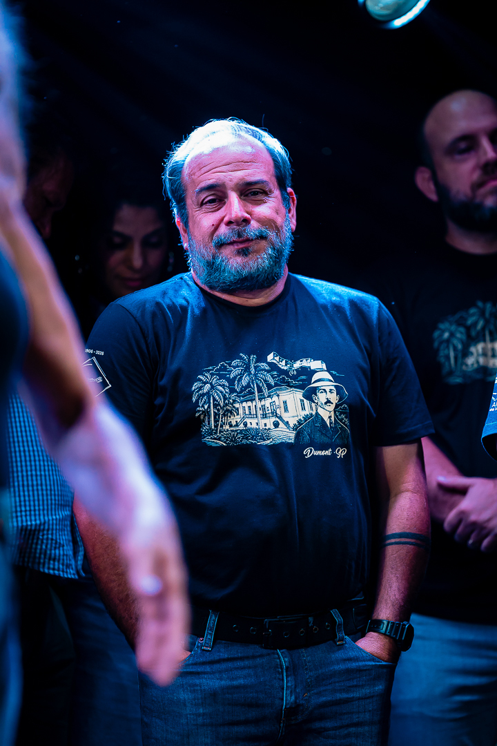 Lideranças de Dumont reunidas para celebrar os 120 anos do voo que mudou a história.