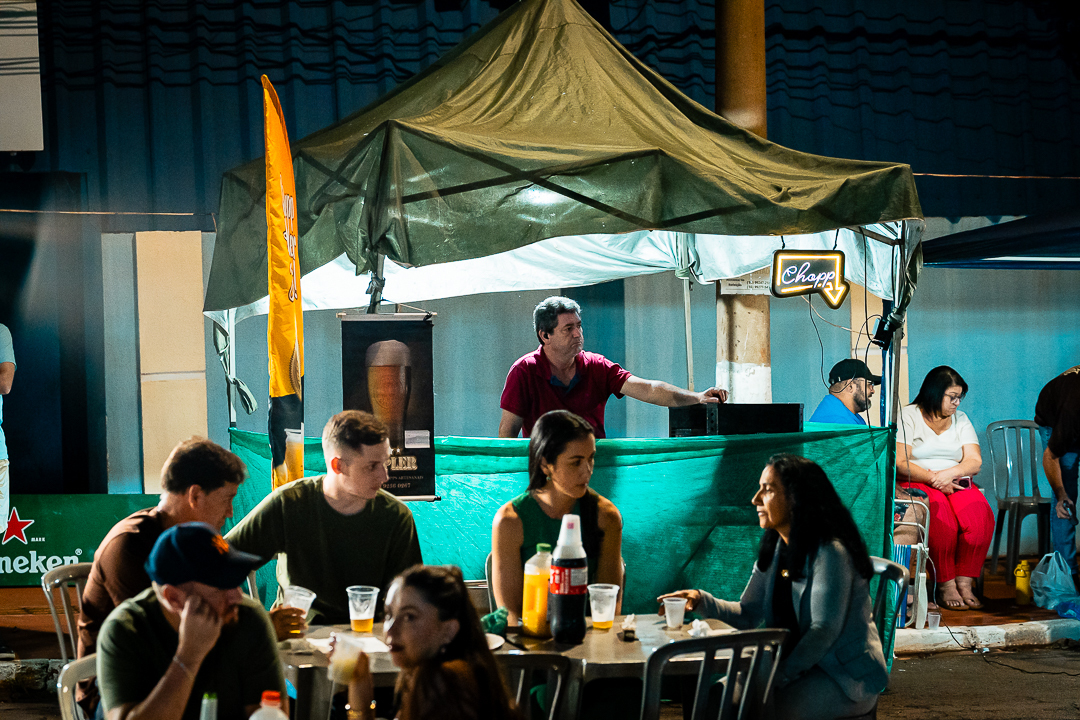 Festa boa também se faz com comida boa: estrutura completa para receber todas as famílias.