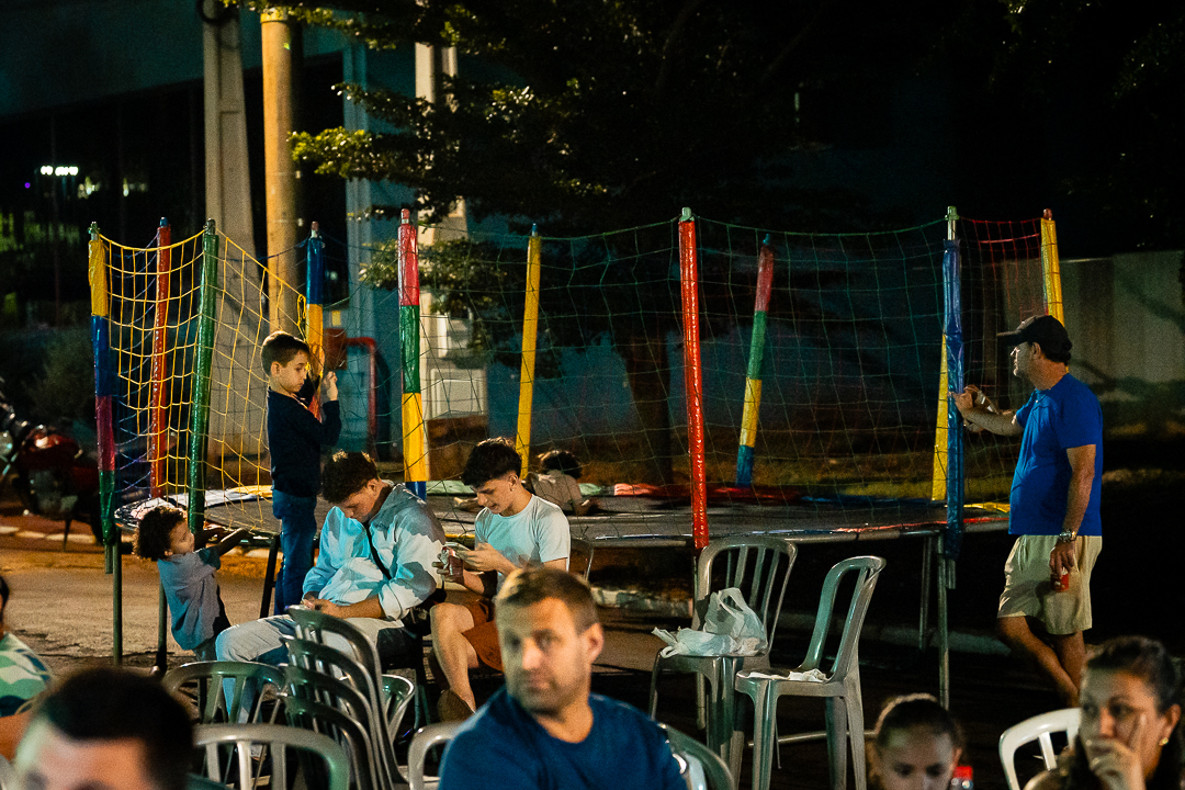 Festa boa também se faz com comida boa: estrutura completa para receber todas as famílias.